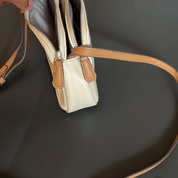 Kenneth Cole Crossbody Bag - Picture 7 of 9